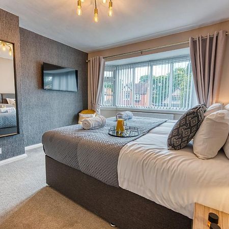 Elegant Solihull House: Central 5-Bed Retreat for Business & Leisure Exterior photo