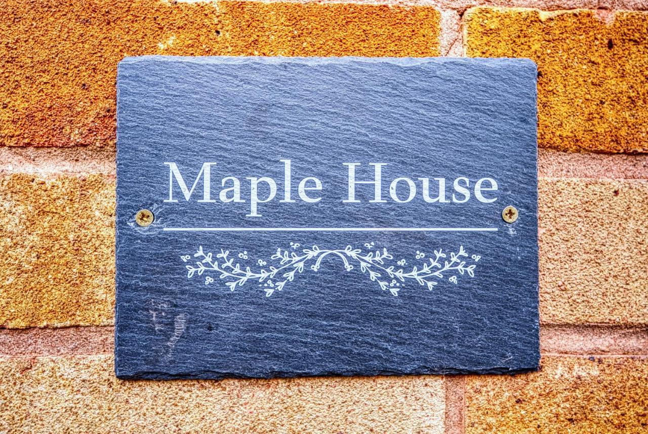 Elegant Solihull House: Central 5-Bed Retreat for Business & Leisure Exterior photo
